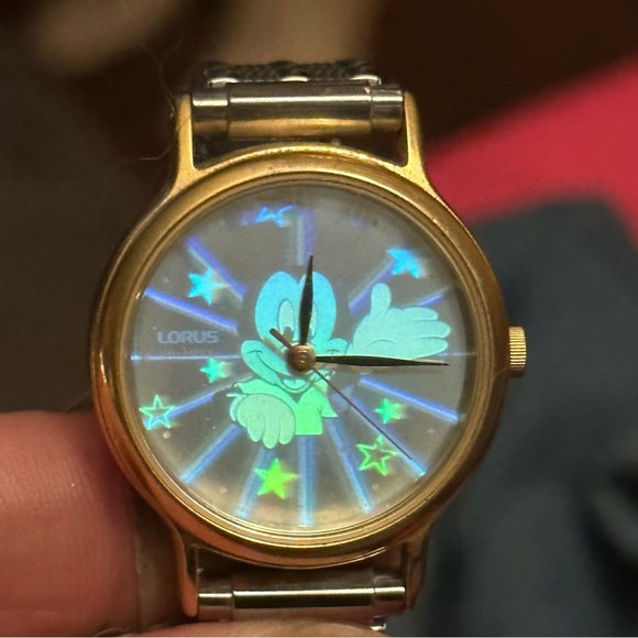 Vintage Lorus holographic Mickey Mouse watch - Picture 2 of 6
